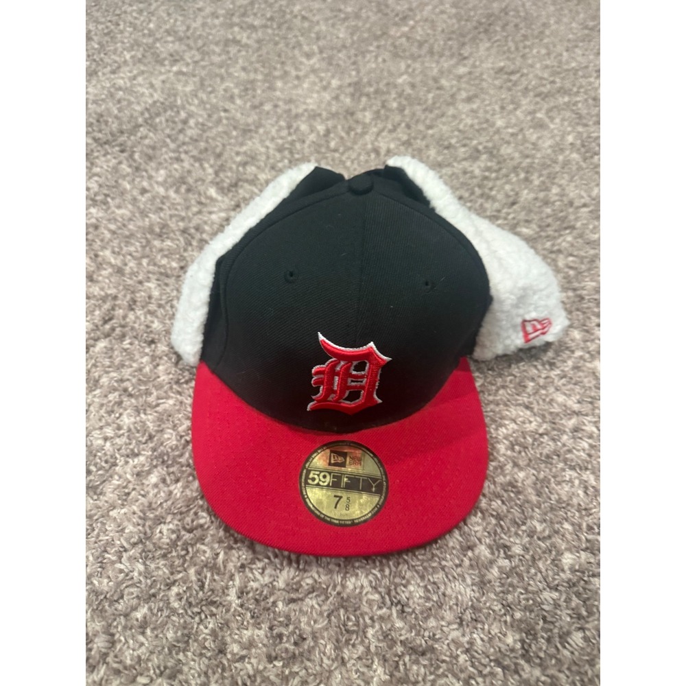 New Era 59FIFTY Detroit Tigers Sherpa Ear Flap Fitted Hat Black Red 7 5/8 MLB